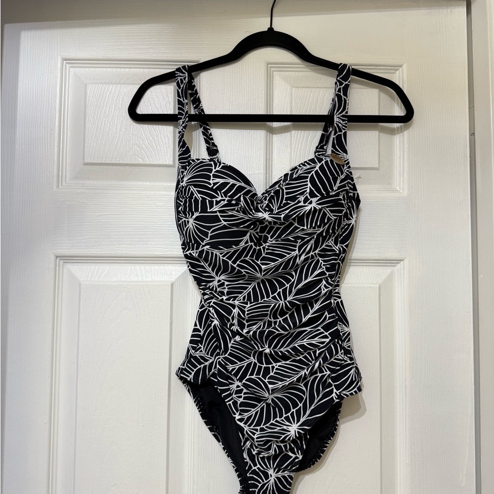 Black and White Leaf Print One Piece Swimsuit
